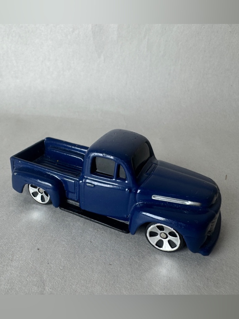 Maisto Blue '48 Blue Ford F-1 Pickup